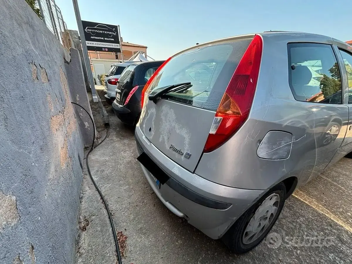 Usata Fiat Punto 60 CV (44 kW) 2002 Grigio Utilitaria