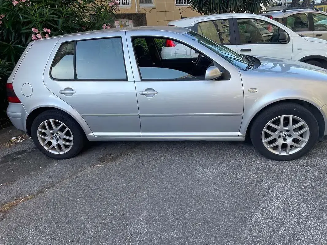 Usata VW Golf IV 105 CV (77 kW) 2003 Argento Berlina