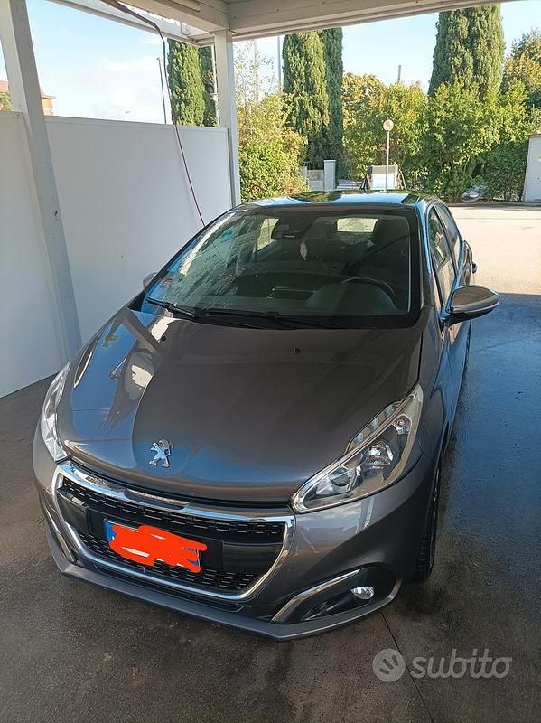 Grigio Usata 2019 Peugeot 208 Allure Due volumi | 10.000 € (Buon prezzo) - Immagine 1/4