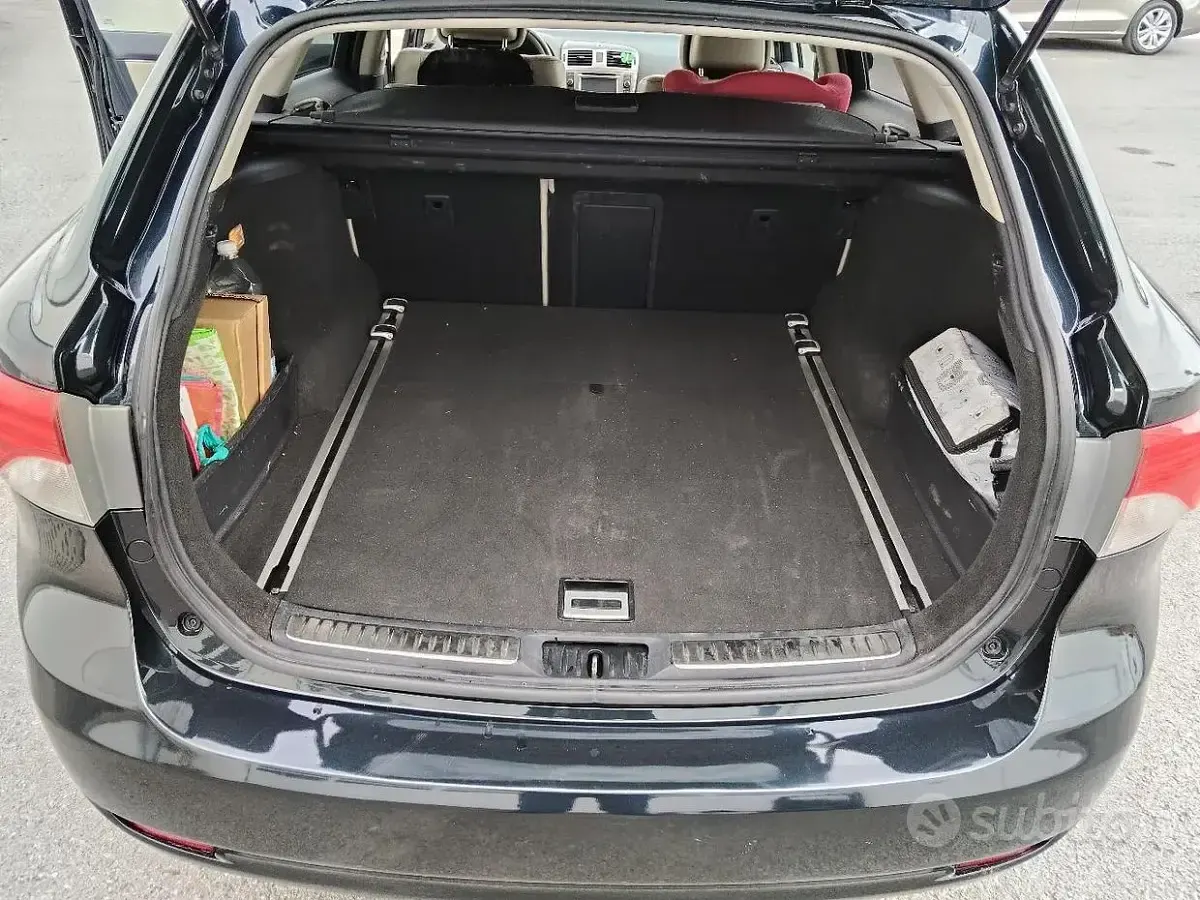 Usata Toyota Avensis 150 CV (110 kW) 2013 Grigio Station wagon
