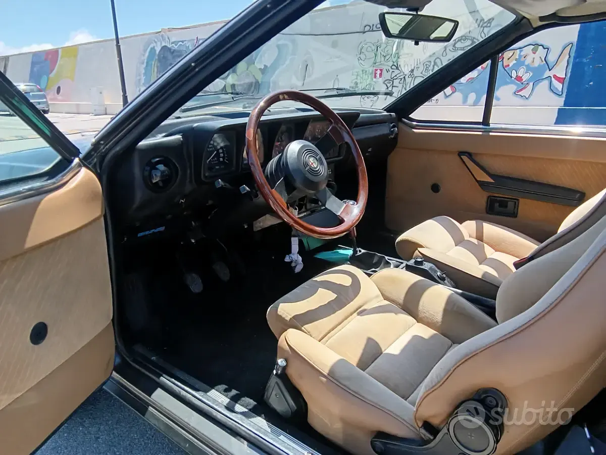 Usata Alfa Romeo Alfetta 190 CV (139 kW) 1986 Grigio Berlina