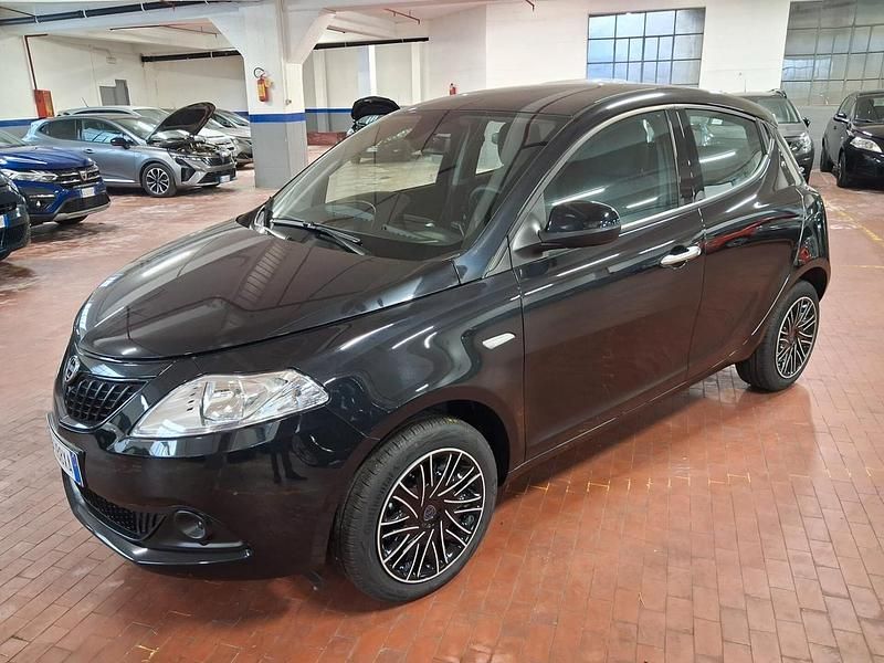 Usata Lancia Ypsilon Silver 69 CV (50 kW) 2024 Nero Utilitaria