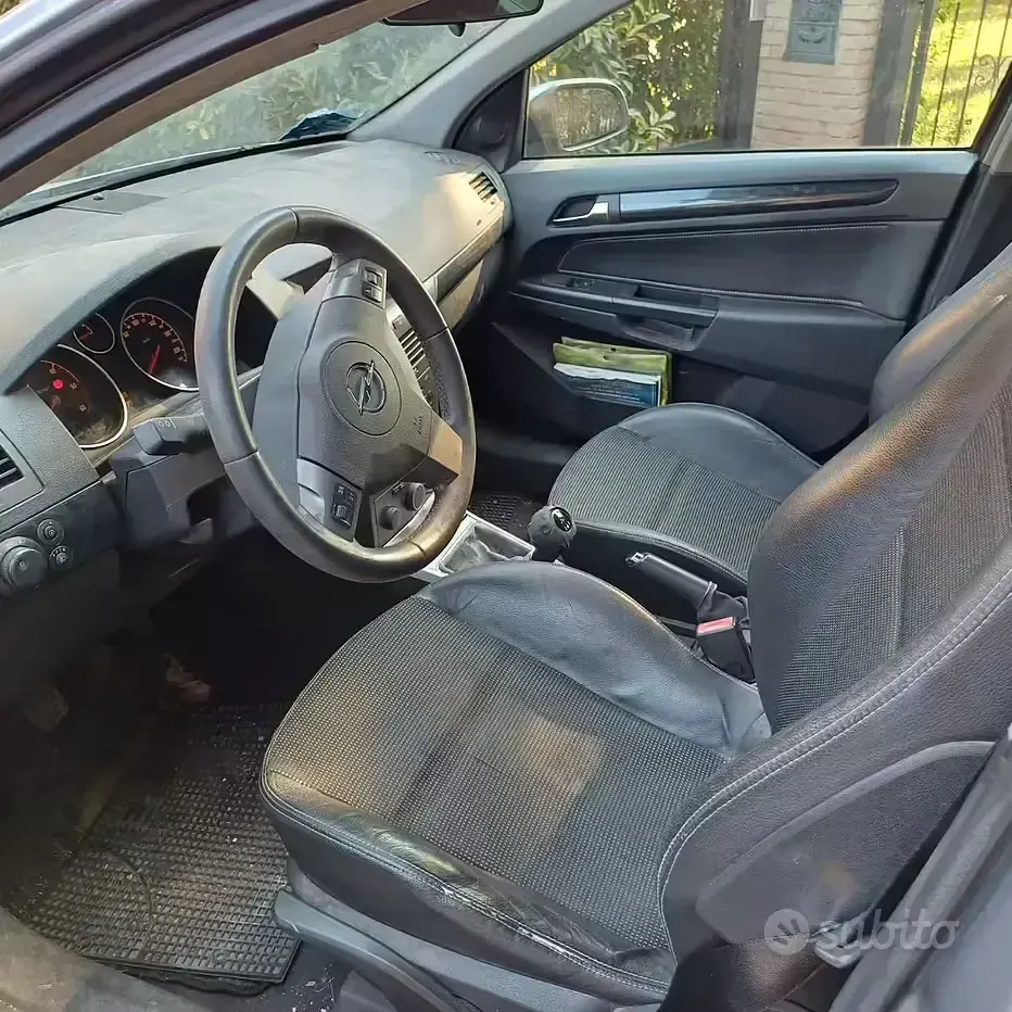 Usata Opel Astra 101 CV (74 kW) 2005 Grigio Station wagon