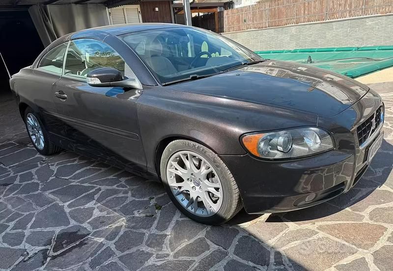 Usata Volvo C70 136 CV (100 kW) 2009 Nero Cabrio