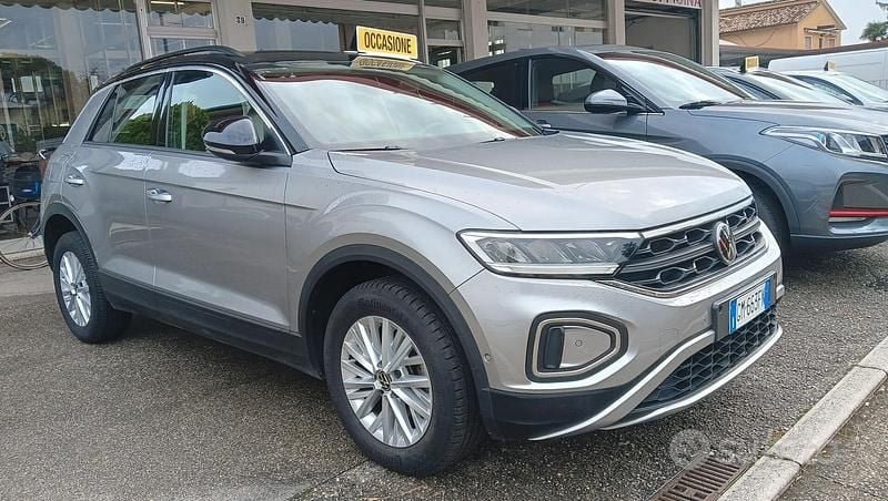 Usata VW T-Roc Life 110 CV (80 kW) 2023 Grigio SUV