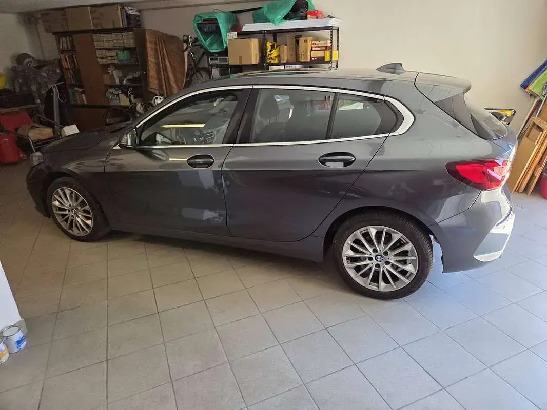 Usata BMW 118 Advantage 150 CV (110 kW) 2020 Grigio Utilitaria