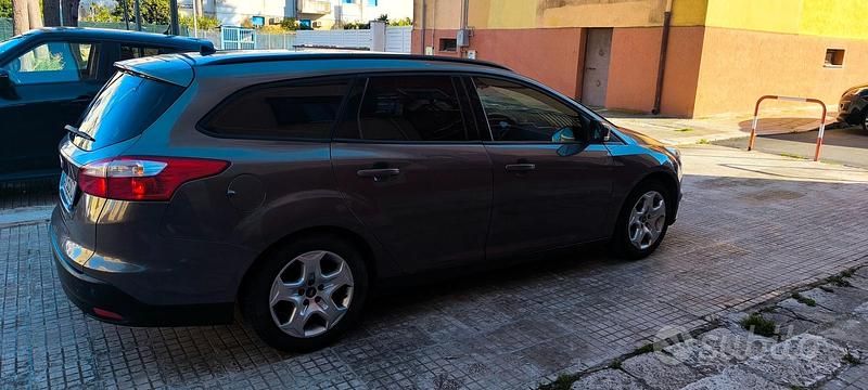 Usata Ford Focus 120 CV (88 kW) 2014 Grigio Station wagon