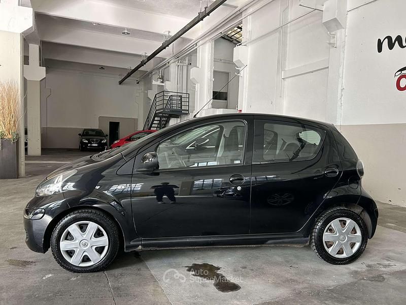 Usata Toyota Aygo 68 CV (50 kW) 2009 Nero Utilitaria