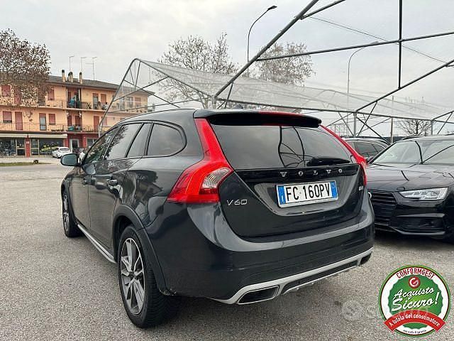 Occasion Volvo V60 CC Momentum 150 PK (110 kW) 2016 Grijs Stationwagen