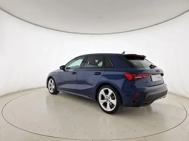 Usata Audi A3 S-Line 150 CV (110 kW) 2025 Blu navarra metallizzato Berlina