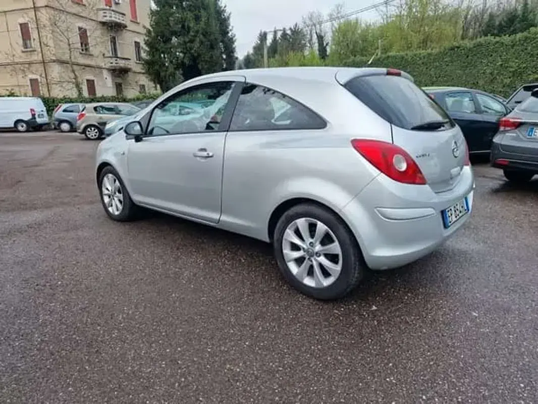 Usata Opel Corsa S 86 CV (63 kW) 2013 Grigio Utilitaria