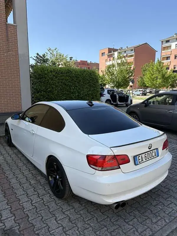 Usata BMW 320 177 CV (130 kW) 2009 Coupé
