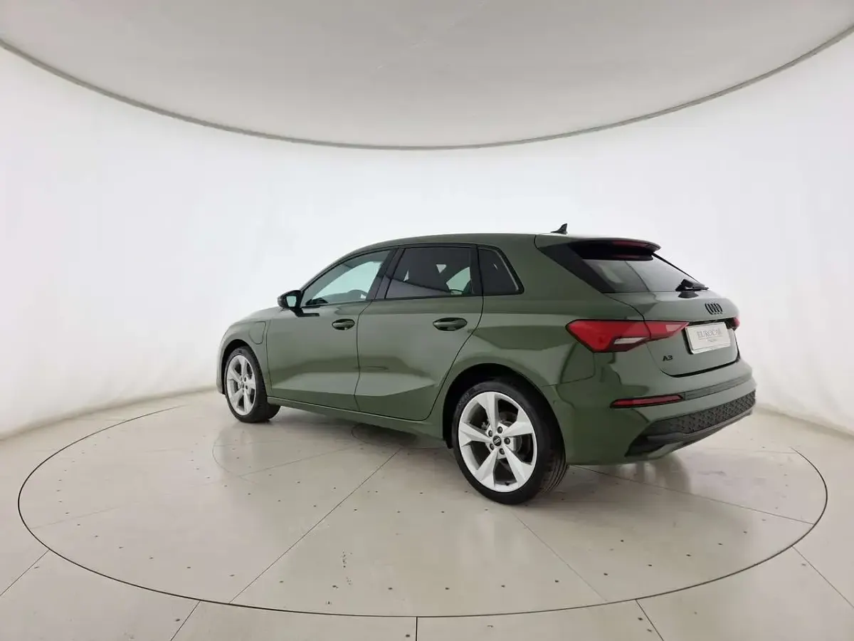 Neu Audi A3 Advanced Plus 150 PS (110 kW) 2025 Grün Limousine