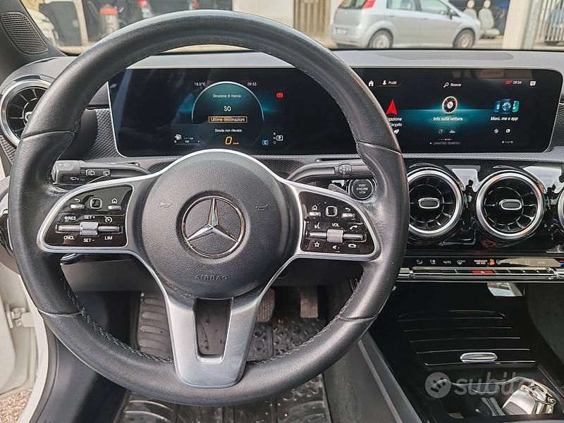 Usata Mercedes A250 Premium 224 CV (164 kW) 2019 Bianco Berlina