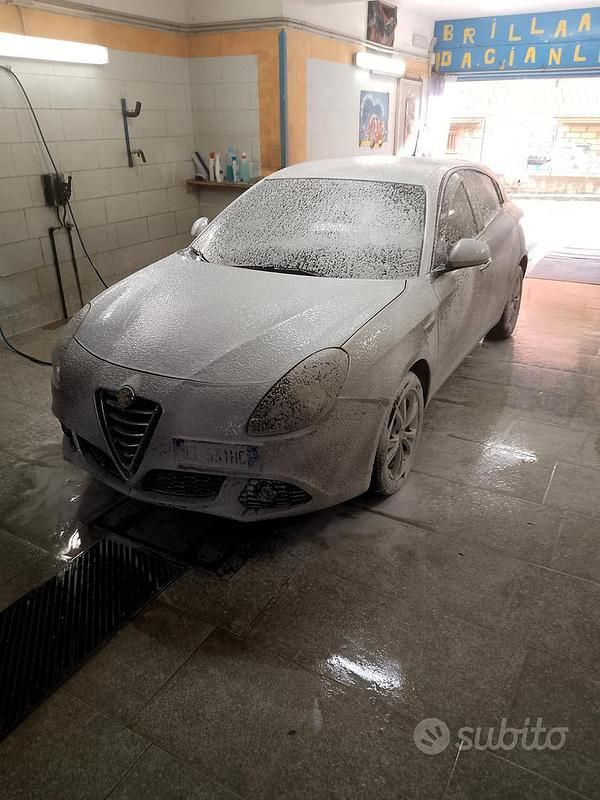 Grigio Usata 2011 Alfa Romeo Giulietta Due volumi | 5150 € (Cara) - Immagine 1/4