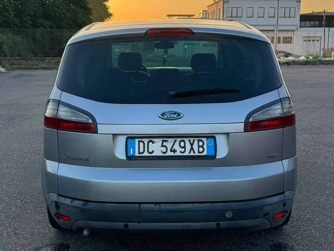 Usata Ford S-MAX Titanium 140 CV (102 kW) 2006 Argento Monovolume