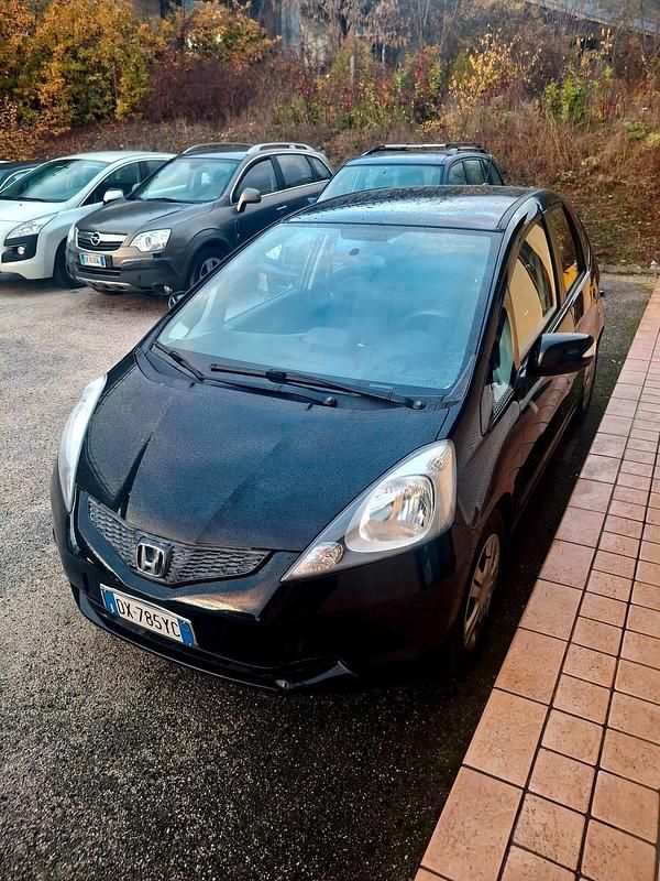 Nero Usata 2009 Honda Jazz Executive Due volumi | 2700 € (Buon prezzo) - Immagine 1/4