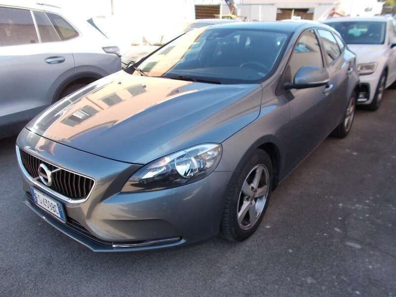 Grigio Usata 2018 Volvo V40 Business Edition Station wagon | 10.500 € (Buon prezzo) - Immagine 1/4