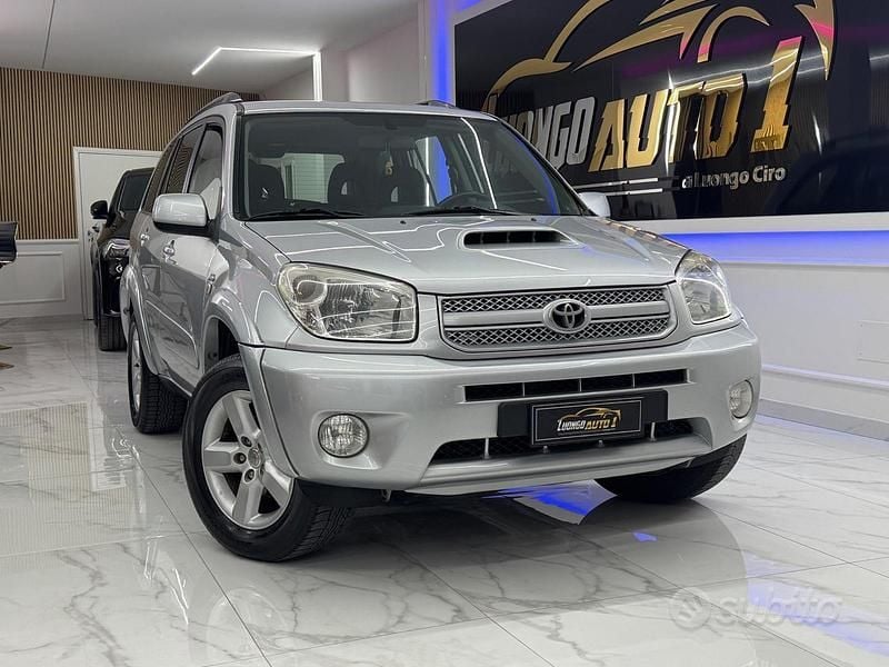 Grigio Usata 2004 Toyota RAV4 Sol SUV | 4500 € (Buon prezzo) - Immagine 1/4
