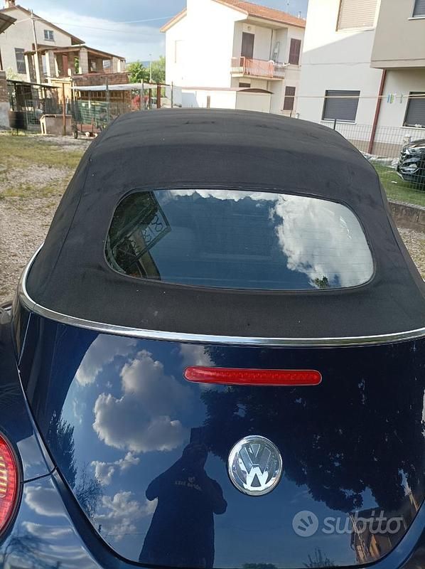 Usata VW New Beetle 101 CV (74 kW) 2005 Blu Utilitaria