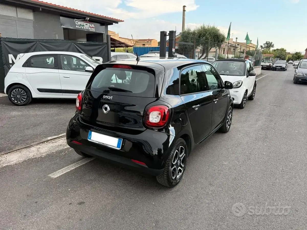 Usata Smart ForFour 71 CV (52 kW) 2018 Nero Utilitaria