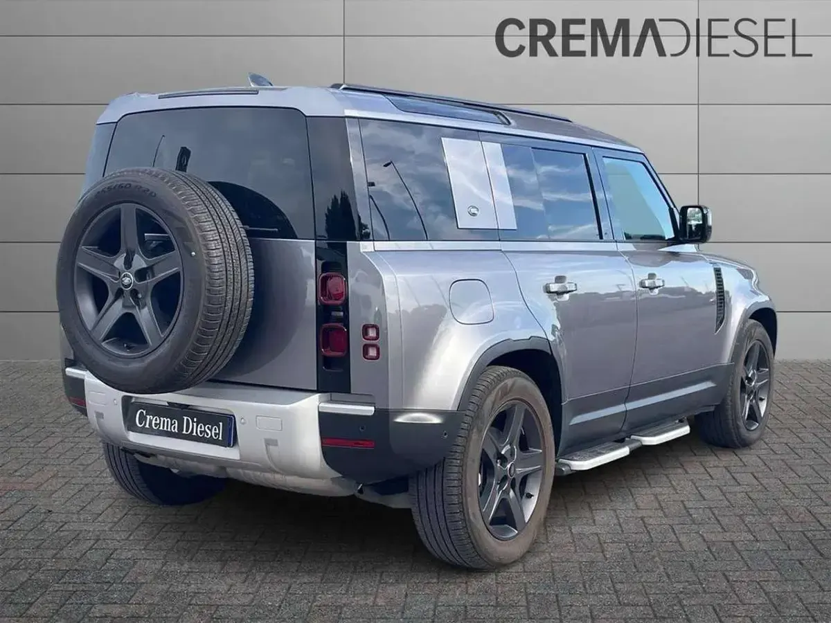Usata Land Rover Defender SE 200 CV (147 kW) 2024 Argento SUV