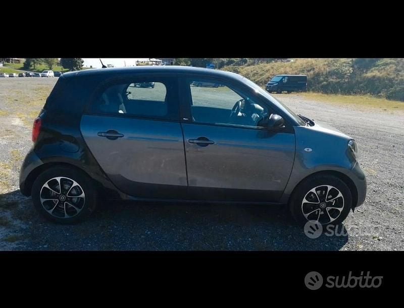 Usata Smart ForFour Passion 71 CV (52 kW) 2016 Grigio Utilitaria