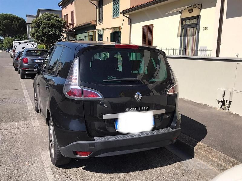 Nero Usata 2015 Renault Scénic III Monovolume | 5000 € (Buon prezzo) - Immagine 1/4