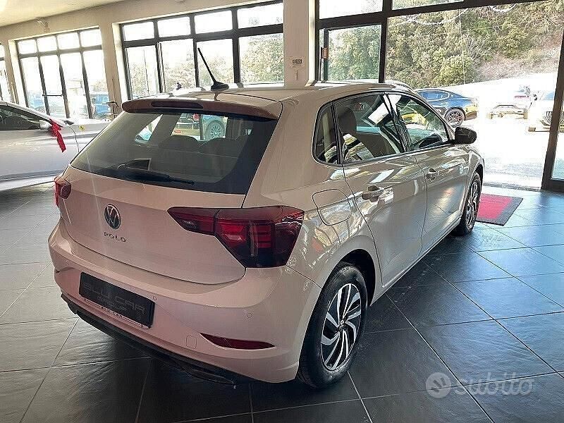 Usata VW Polo Life 95 CV (69 kW) 2023 Beige Utilitaria