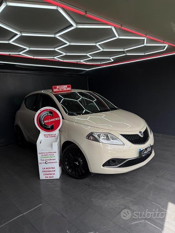Usata Lancia Ypsilon Platinum 95 CV (69 kW) 2016 Beige Utilitaria