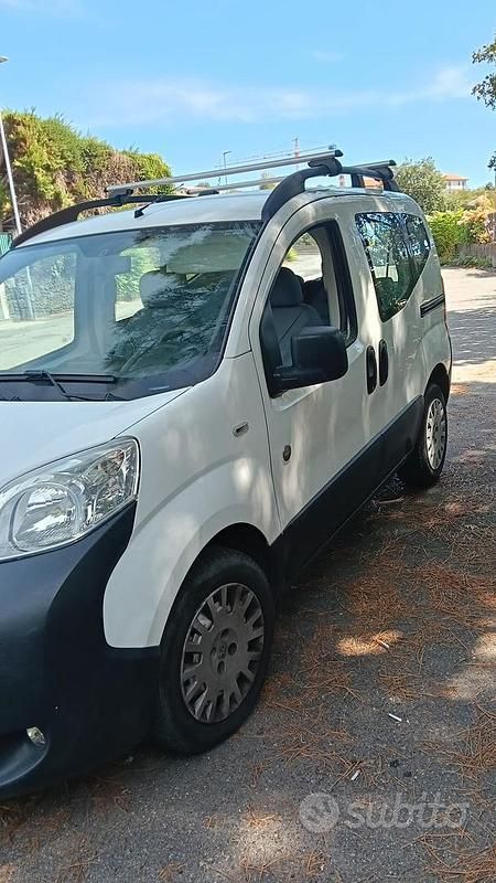 Bianco Usata 2014 Peugeot Bipper Monovolume | 5700 € - Immagine 1/4