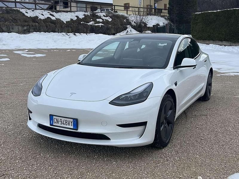 Usata Tesla Model 3 Standard Range 88 kW (120 CV) 2023 Bianco Berlina