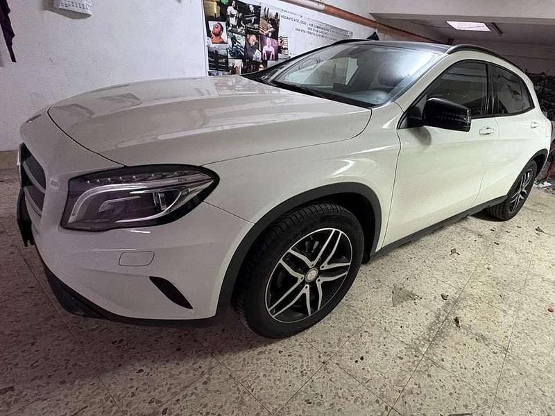 Usata Mercedes GLA200 136 CV (100 kW) 2016 Bianco SUV