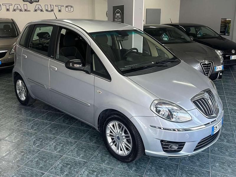 Usata Lancia Musa 92 CV (67 kW) 2012 Argento Monovolume