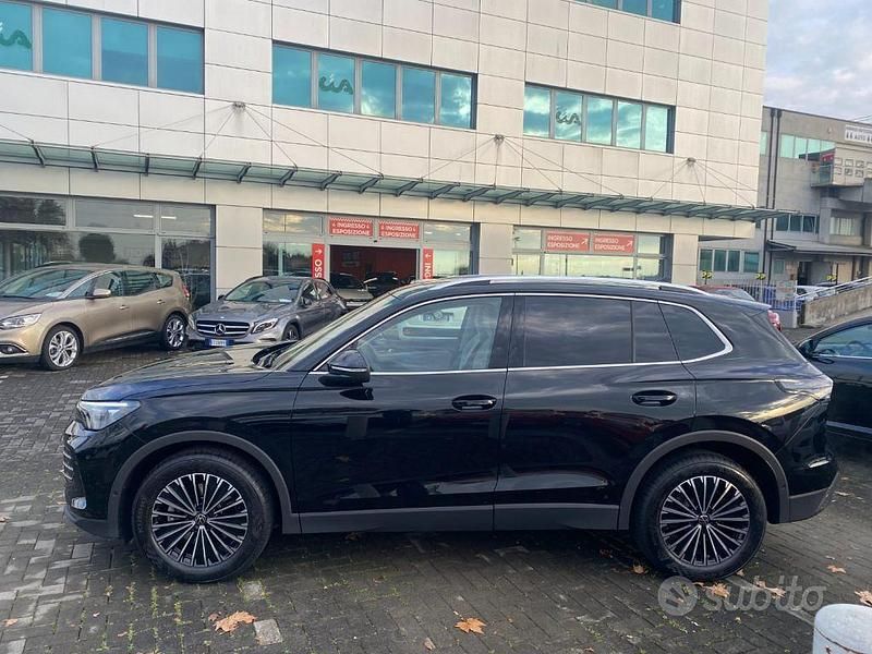 Usata VW Tiguan Elegance 150 CV (110 kW) 2025 Grenadill black SUV