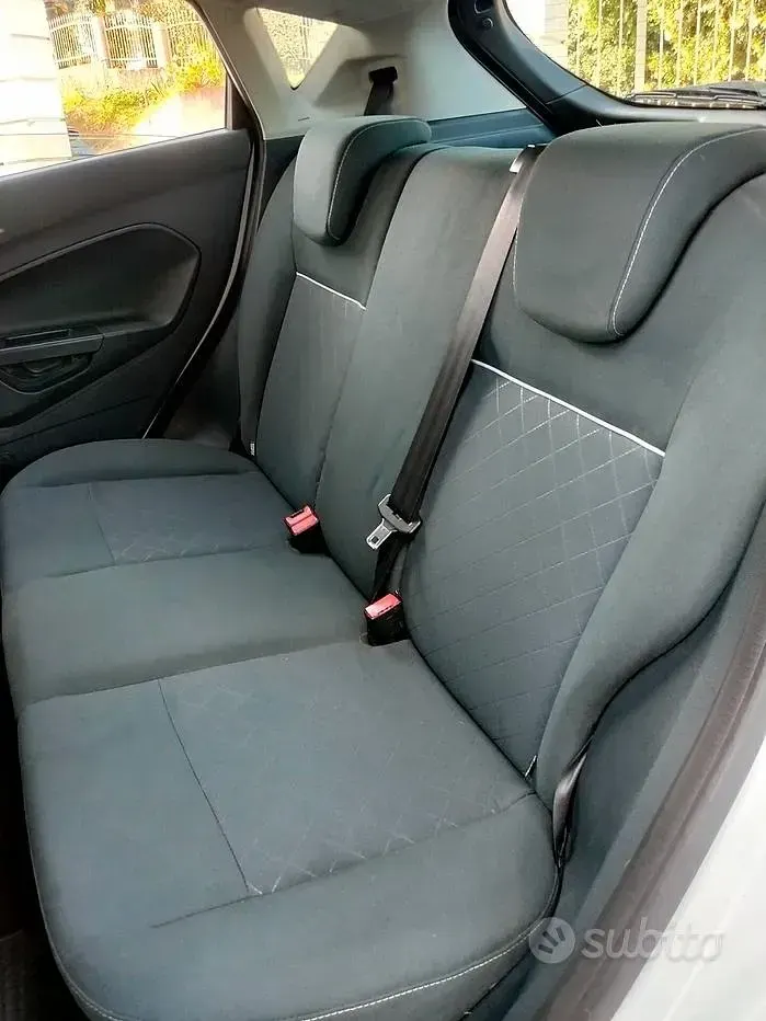 Usata Ford Fiesta 60 CV (44 kW) 2012 Bianco Berlina