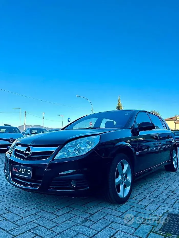 Usata Opel Signum Cosmo 120 CV (88 kW) 2007 Nero Utilitaria