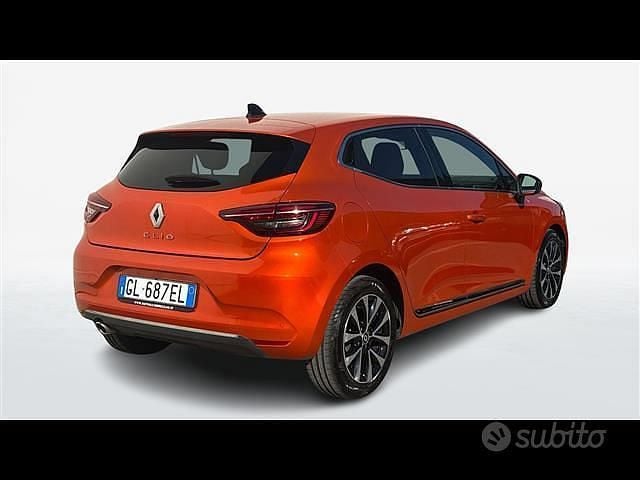 Usata Renault Clio V Intens 101 CV (74 kW) 2023 Arancione Berlina