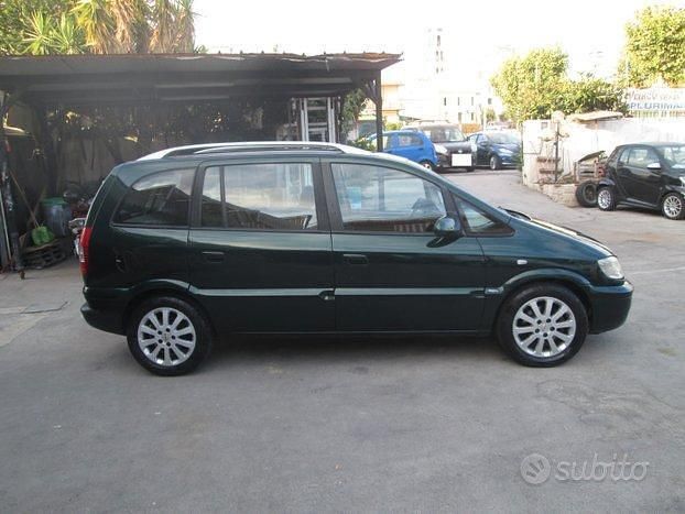 Usata Opel Zafira 125 CV (91 kW) 2004 Verde Monovolume