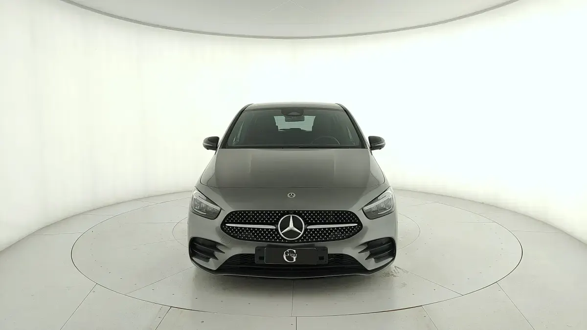 Gebraucht Mercedes B180 Advanced Plus 116 PS (85 kW) 2024 Grau Van / Kleinbus