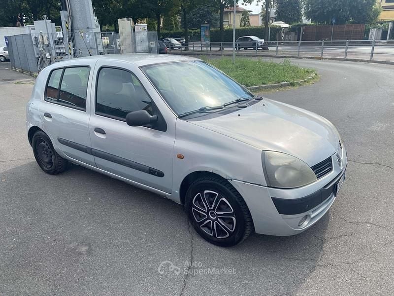 Usata Renault Clio II 58 CV (42 kW) 2004 Argento Berlina