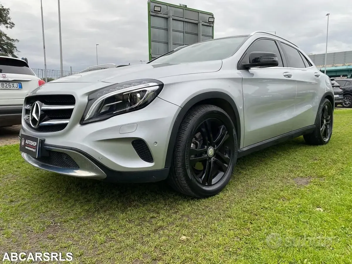 Usata Mercedes GLA200 136 CV (100 kW) 2014 Grigio chiaro SUV