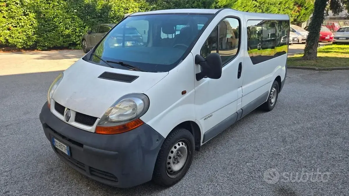 Begagnad Renault Trafic 100 HK (73 kW) 2003 Vit Minibuss