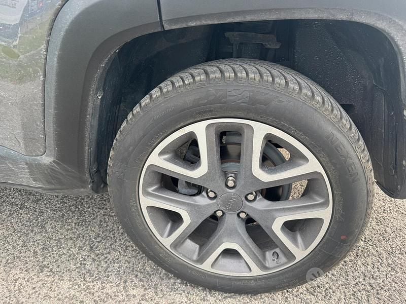 Usado Jeep Renegade Limited 140 CV (102 kW) 2018 Gris SUV