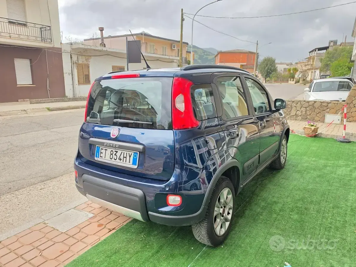 Usado Fiat Panda 4x4 S 75 CV (55 kW) 2014 Azul Utilitario