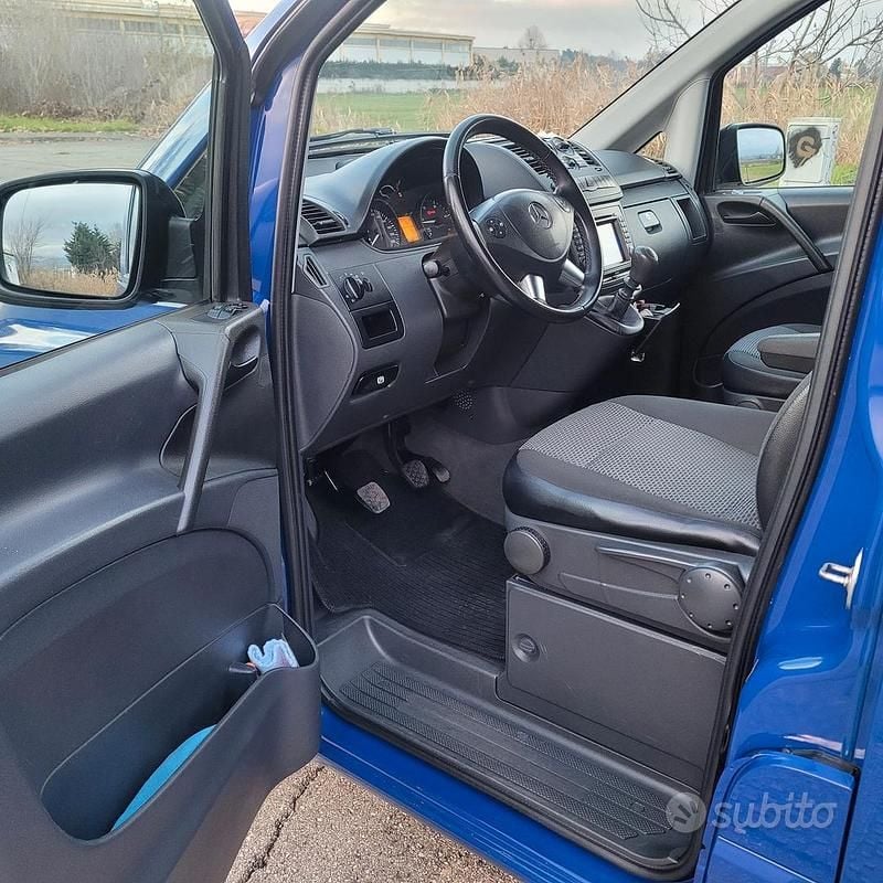 Begagnad Mercedes Vito 136 HK (100 kW) 2011 Blå Van