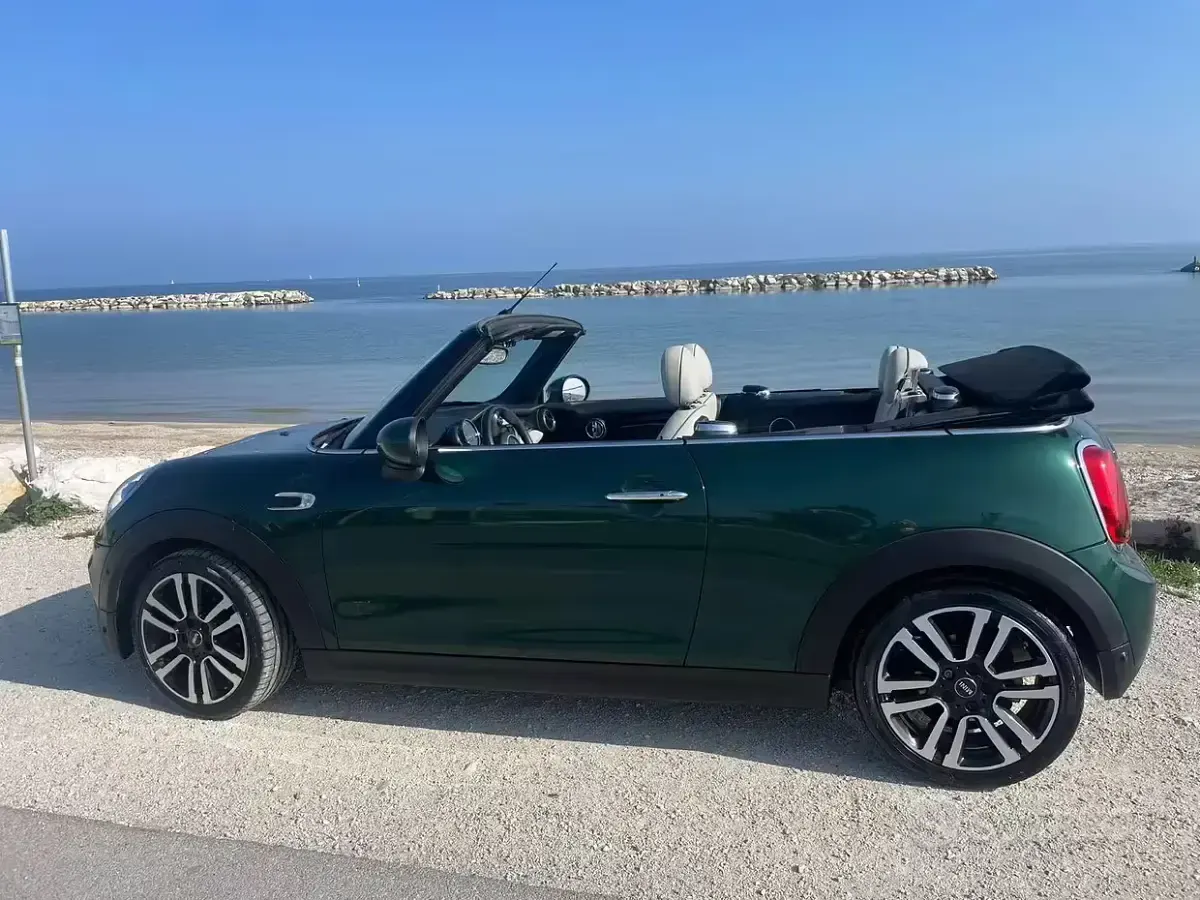 Usata Mini Cooper Cabriolet 116 CV (85 kW) 2018 Verde Cabrio