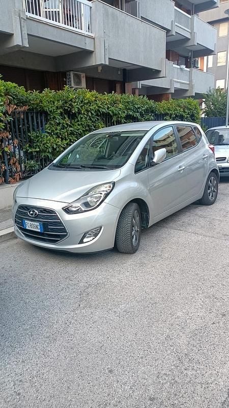 Grigio Usata 2016 Hyundai ix20 Xpossible Due volumi | 6850 € (Buon prezzo) - Immagine 1/4
