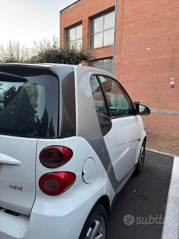 Usata 2010 Smart ForTwo Coupé Coupé | 5000 € (Buon prezzo) - Immagine 1/4