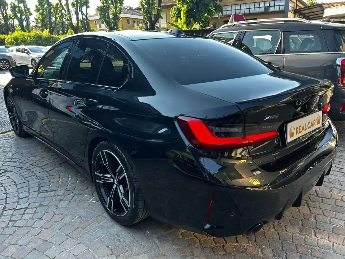 Usata BMW 320 M Sport 190 CV (139 kW) 2025 Black sapphire metallizzato Berlina
